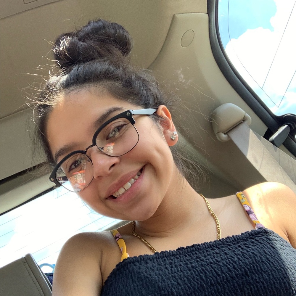 Meet your Posher, Mirella